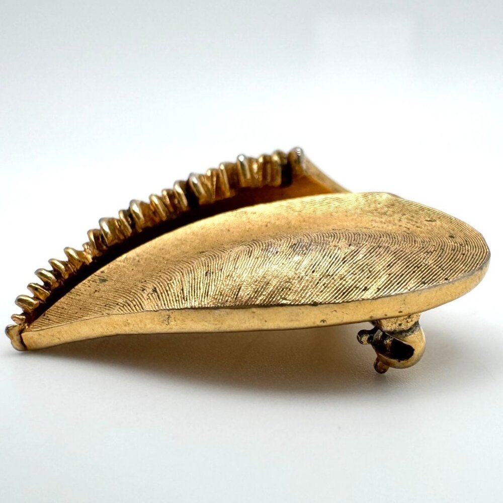 Vintage Crown Trifari Textured Goldtone Wave Heart Pin Brooch - Picture 5 of 8